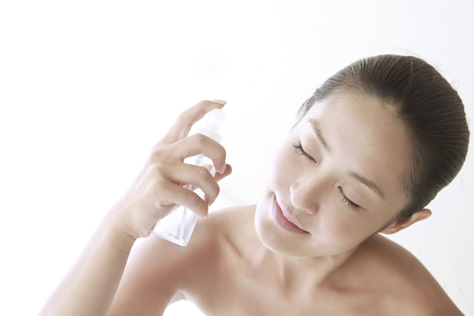 Dùng toner xong xịt khoáng được không?