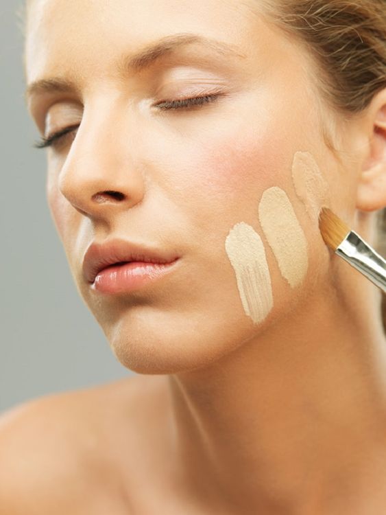Nên bôi kem chống nắng trước hay kem nền trước?