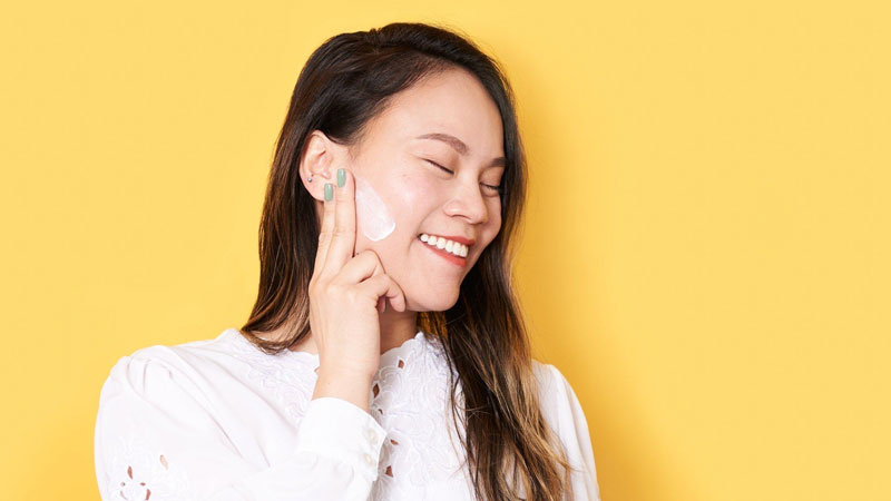 Dùng kem chống nắng bị mốc mặt? Lỗi ở đâu?