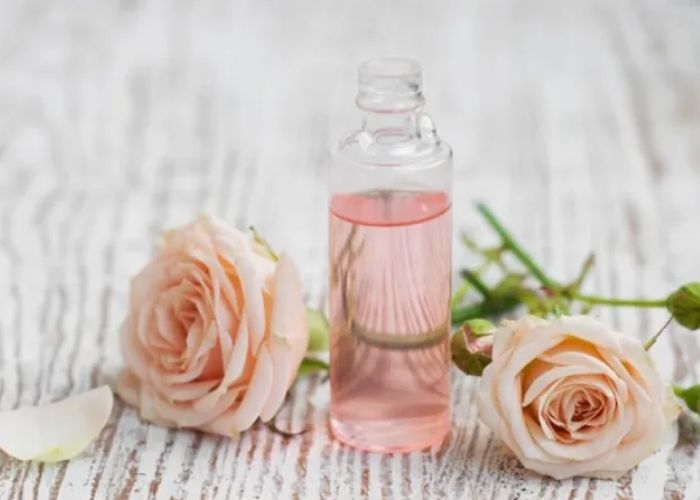 Nước hoa hồng dùng sau bước nào? Mẹo sử dụng