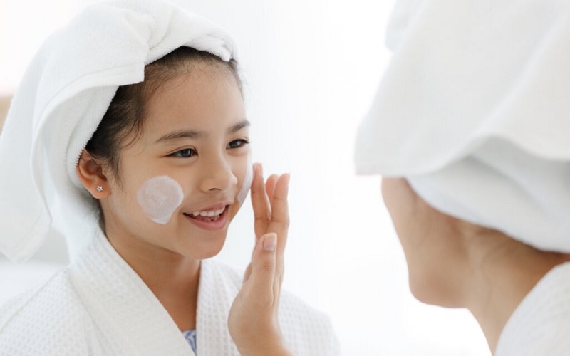 12 tuổi có được dùng sữa rửa mặt không? Nên sử dụng loại nào?