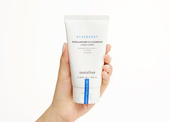 Sữa rửa mặt Innisfree Blueberry Rebalancing 5.5 Cleanser