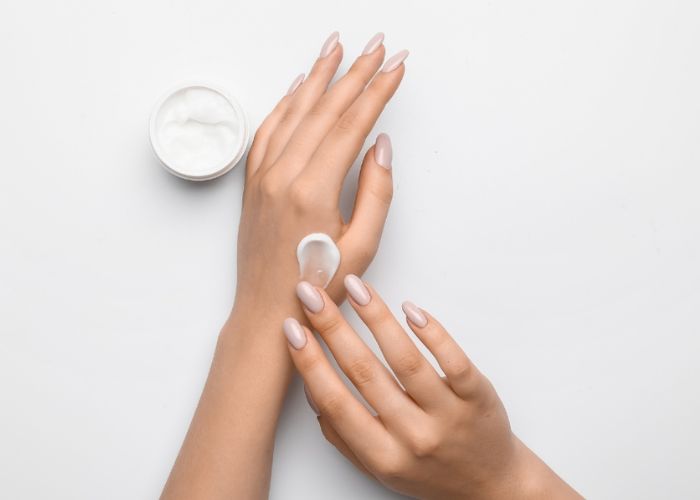Cách chọn kem dưỡng và kem chống nắng phù hợp cho da dầu