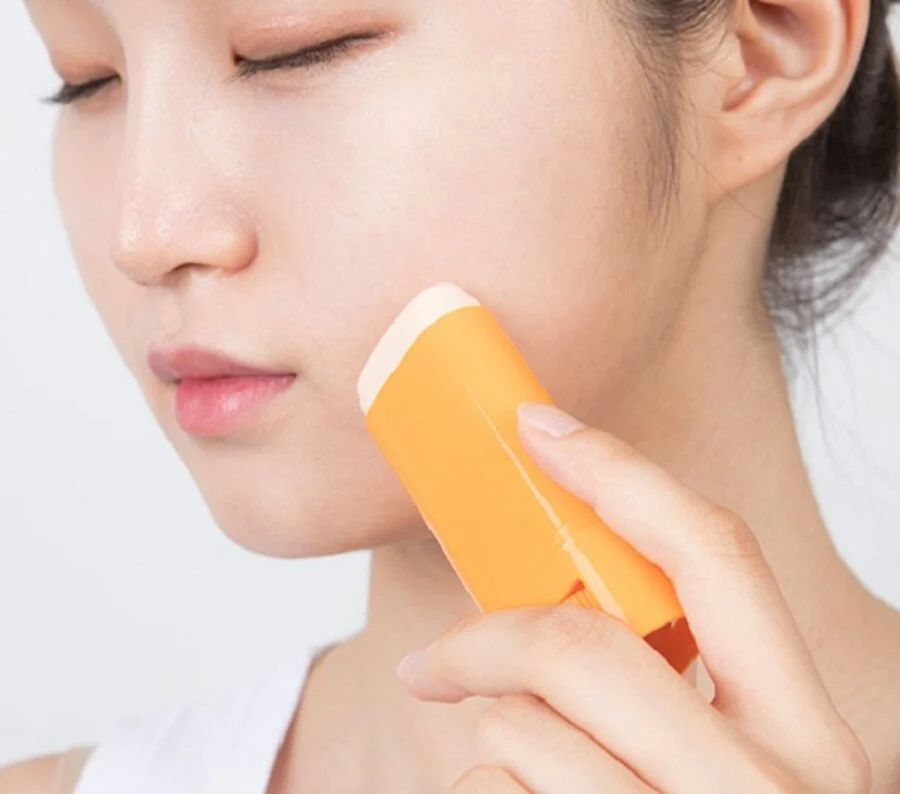 Tại Sao ” Kem Chống Nắng Dạng Thỏi ” Được Giới Skincare Ưa Chuộng?