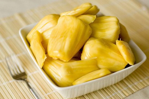 Những ai dễ bị nổi mụn khi ăn nhiều mít