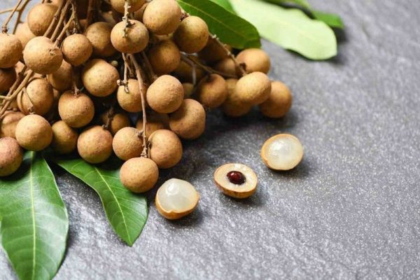 Cách ăn nhãn đúng cách để không bị nóng, nổi mụn