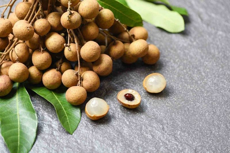 Ăn nhãn có nổi mụn không? Hướng dẫn cách ăn nhãn đúng cách không lo nóng trong!