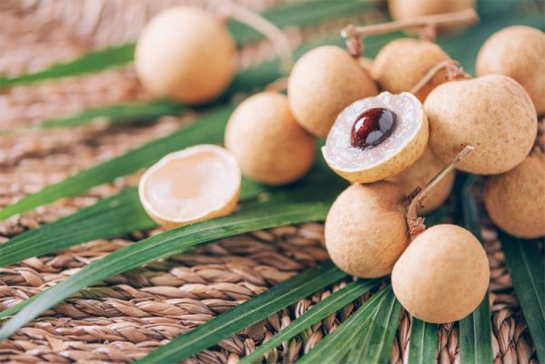 Ăn nhãn nhiều có gây nổi mụn không