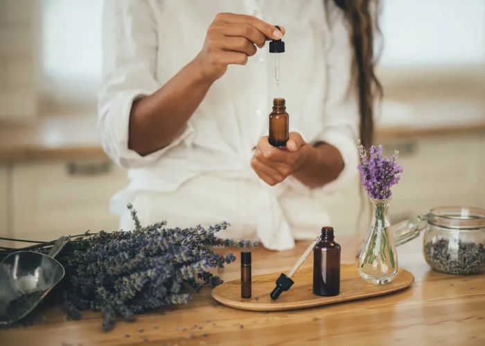 Aromatherapy là gì? Khám phá bí quyết làm đẹp và thư giãn từ tinh dầu thiên nhiên
