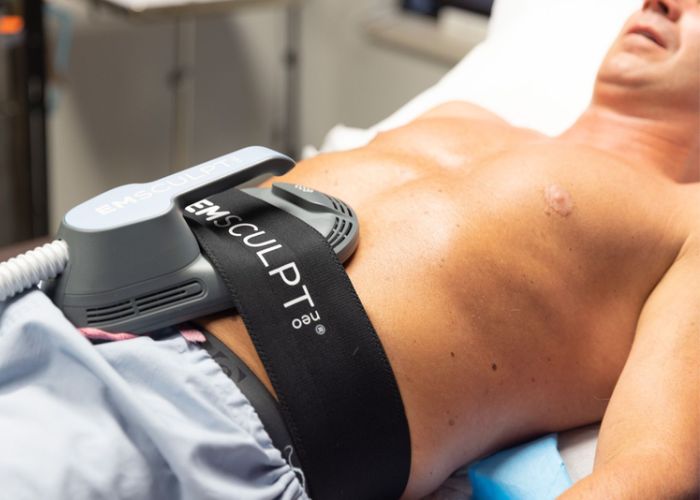 EMSculpt là gì? Công nghệ “tập luyện” đỉnh cao, giảm mỡ, tạo cơ siêu tốc không cần tập gym