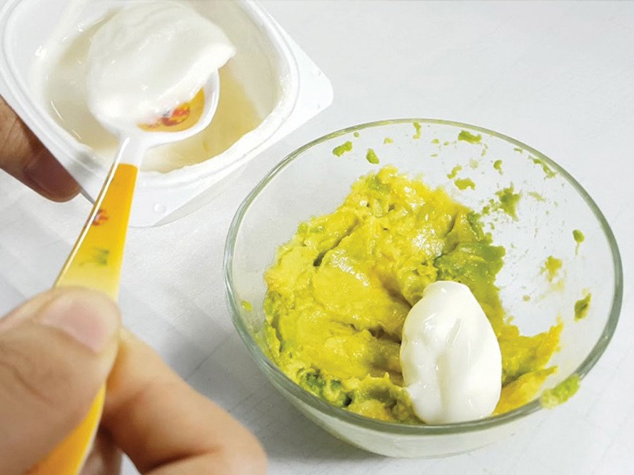 Như spa tại nhà: Mặt nạ sữa chua – bơ – nghệ cho da rạng rỡ