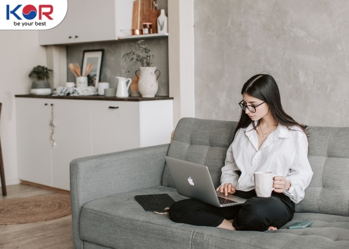 Chăm sóc da khi làm việc online: Mẹo Giảm tác hại ánh sáng xanh 