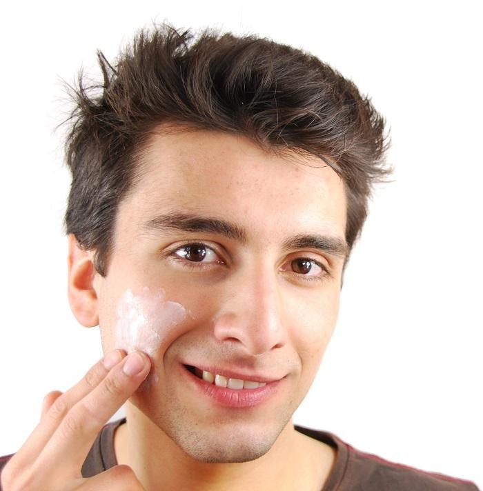 Tại sao da nam giới cũng cần kem chống nắng?