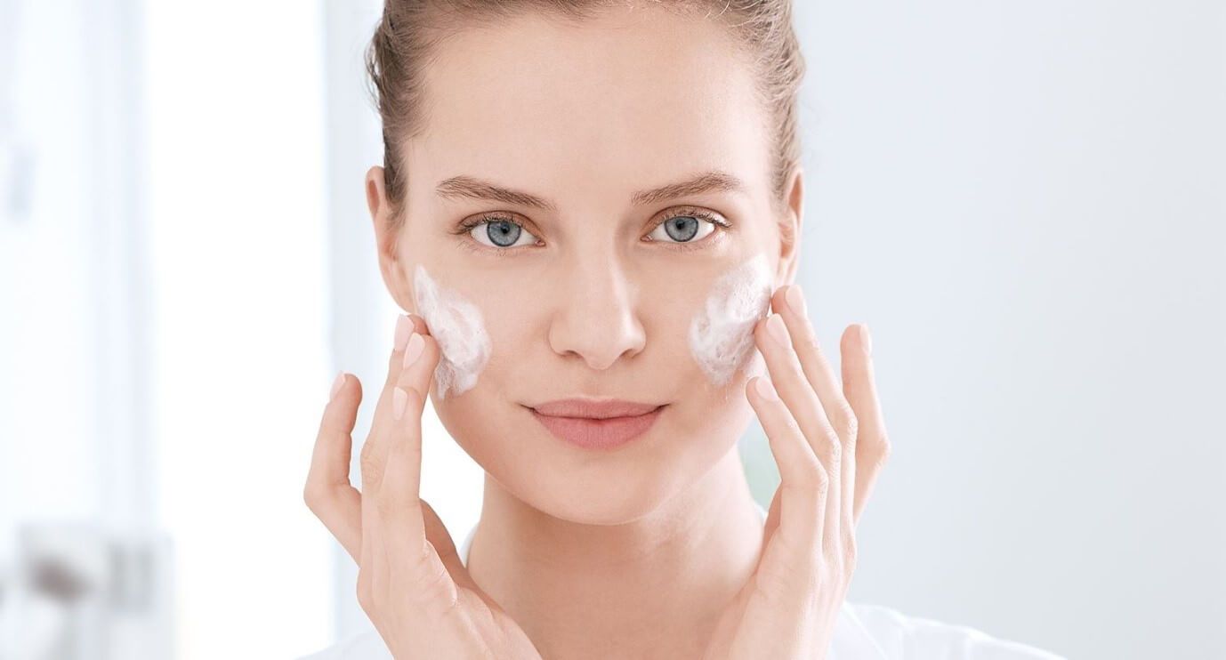 Tiêu chí vàng khi chọn sữa rửa mặt cho da hỗn hợp thiên dầu