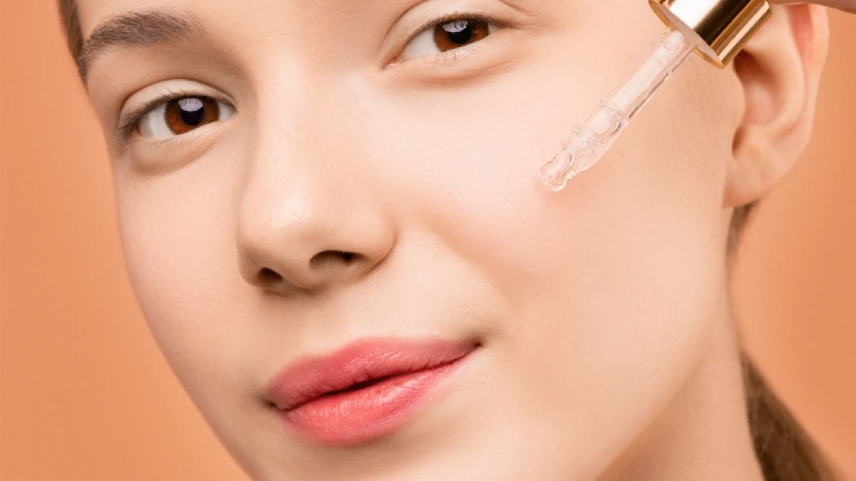 Các hoạt chất vàng trong serum phục hồi da yếu