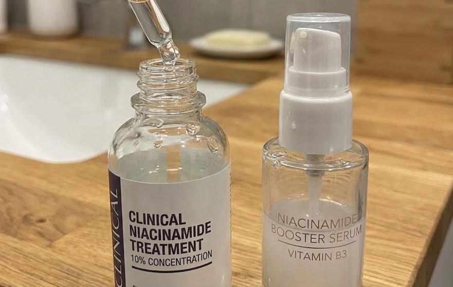 Nên dùng Clinical Niacinamide Treatment hay Niacinamide Booster? Loại nào phù hợp với làn da của bạn?