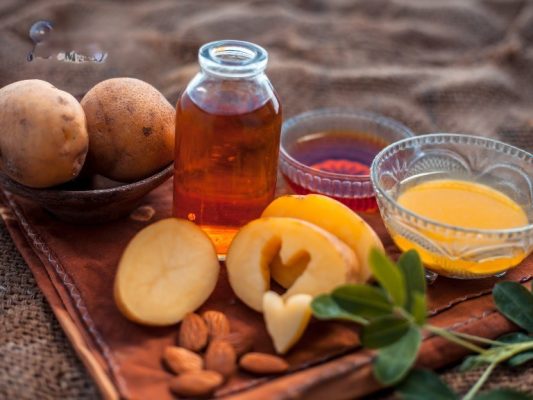 Khoai tây và mật ong: Phục hồi da tổn thương