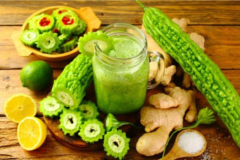 Cách làm sinh tố khổ qua dứa dễ uống và an toàn tại nhà