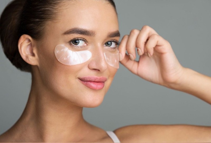 Chống nắng cho môi và vùng mắt: Những khu vực dễ bị lão hóa nhất mùa hè.